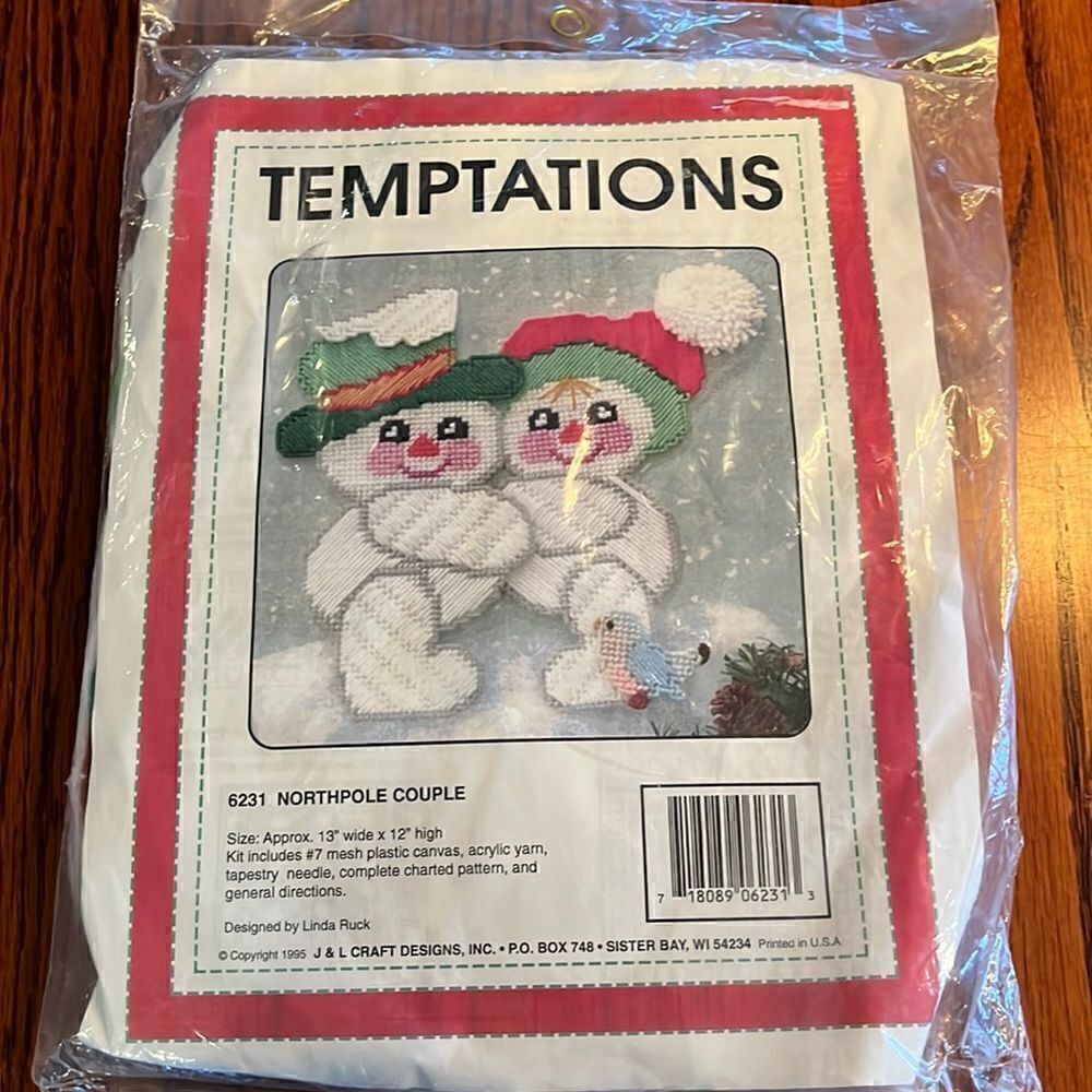 Temptations Holiday North pole Couple Canvas Kit new
